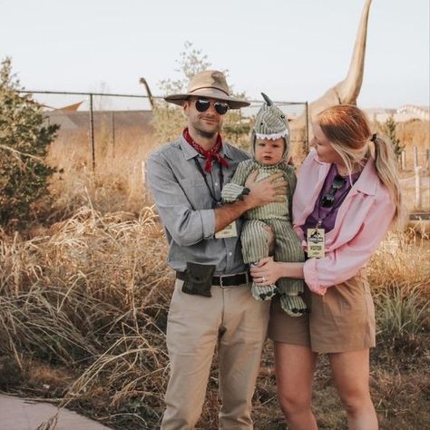 Family Of 3 Halloween Costume Toddler Boy, Family Of 3 Halloween Costumes Jurassic Park, Halloween Jurassic Park Costume, Jurassic Park Costumes Family, Costume Party First Birthday, Dinosaur Baby Costume, Dinosaur Family Costume Ideas, 90s Family Halloween Costumes, Disney Themed Family Halloween Costumes