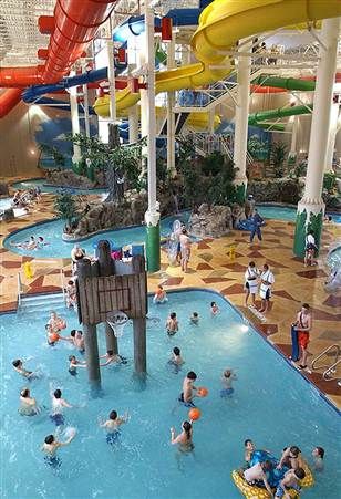 Holiday Inn with water park in Indiana...WTW!? find out where and get there! Indoor Water Parks, Pool Water Slide, Michigan City Indiana, Indoor Water Park, Water Photos, Indoor Waterpark, Michigan City, Water Parks, Park Pictures