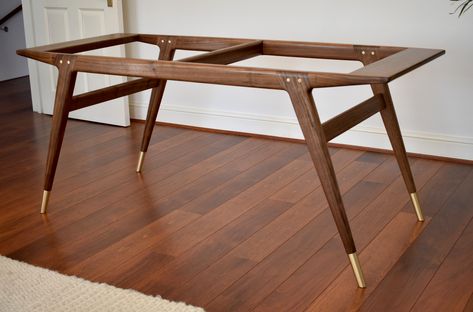 Diy Walnut Table, Dinning Table Diy, Table Base Design, High End Residential, Wood Table Legs, Wood Table Design, Walnut Furniture, Dining Room Table Decor, Home Decor Crate