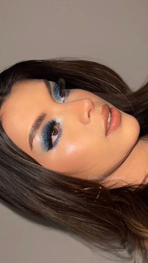 Blue Ball Makeup, Eyeshadow For Dark Blue Dress, Navy Blue Natural Makeup, Pretty Navy Blue Nails, Makeup For Dark Blue Dresses, Blue Prom Dress Makeup Looks, Taylor Swift Midnight Makeup Looks, Blue Outfit Going Out, Black And Blue Eyeshadow Looks