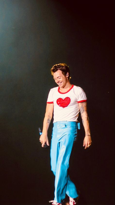 Harry Styles Wallpaper Smiling, Harry Styles Recent Photos 2022, Best Harry Styles Outfits, Harry Styles Tour Outfits 2022, Harry Styles Cute Outfits, Harry Styles Hslot Wallpaper, Harry Styles Wallpaper Concert, Harry Tour Outfits, Love On Tour Outfits Harry Styles