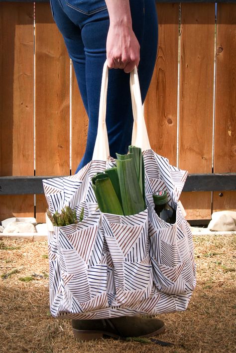 Market Bag - Fabricland West Sewing Lessons, Diy Campfire, Farmers Market Tote Bag, Wine Bottle Bag, Market Tote Bag, Diy Tote Bag, Craft Printing, Fabric Markers, Christmas Quilts