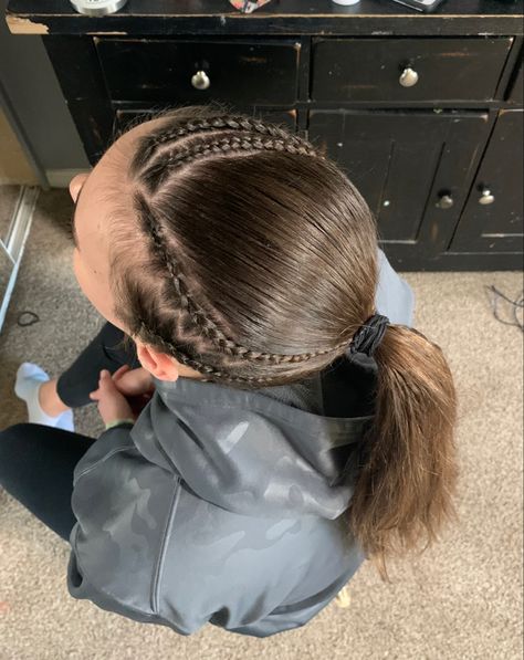 Handball, Meet Day Hairstyles Gymnastics, Cool Braids For Sports, Braided Hair For Sports, Gameday Braids, Sports Braided Hairstyles, Softball Braided Hairstyles, Soccer Braids, Cool Braided Hairstyles For Sports