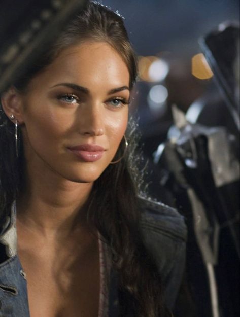 Megan Fox Brown Hair, Megan Fox Eyeliner, Megan Fox Outfits 2000s, Megan Fox Hairstyle, Megan Fox Young, Megan Fox Makeup, Megan Fox Transformers, Megan Fox Face, Megan Fox Outfits