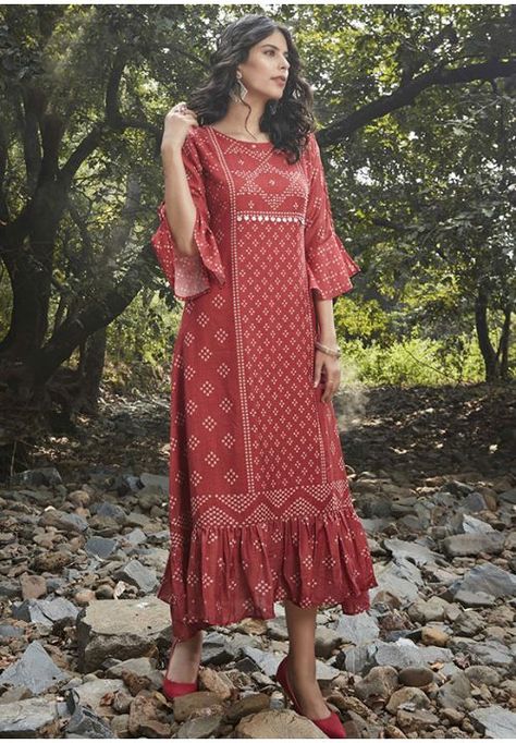 Indian Print Dress, Cotton Dress Indian, Silk Kurti Designs, Saree Blouses Online, Chiffon Frocks, Party Wear Gown, Style Guru, Long Kurti Designs, Long Dress Design