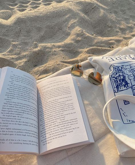 Reading, Book Lovers, Beach Picnic, Beach Pictures, Summer Vacation, Beach Bag, Beach Vacation