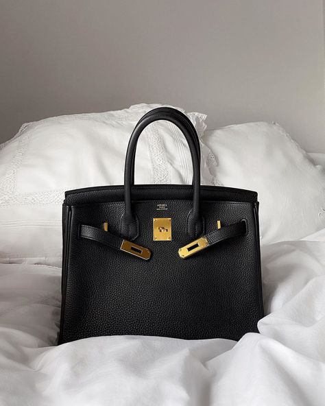 Alice Olivia on Instagram: “A milestone.” Hermes Birkin Black, Berkin Bag, Black Birkin Bag, Birken Bag, Birkin Handbags, Luxury Bags Collection, Hermes Birkin Handbags, Hermes Birkin 25, Vide Dressing