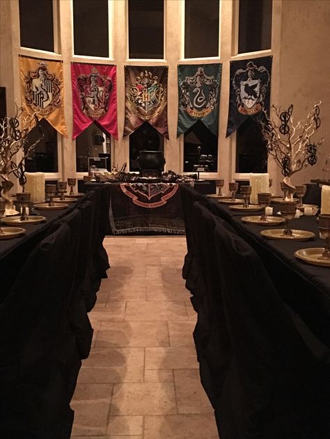 Harry Potter Themed Table Setting, Harry Potter Decorations Birthday, Harry Potter Cake Table Ideas, Wedding Harry Potter Decorations, Harry Potter Debut Theme, Quinceanera Harry Potter Theme, Harry Potter Themed Sweet 16, Harry Potter Wedding Theme Decoration, Ravenclaw Party Decorations