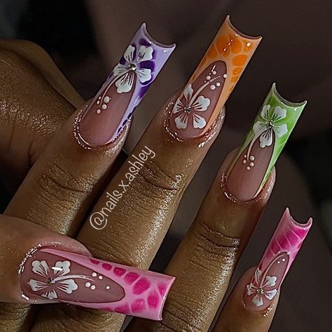 Short Designed Acrylic Nails, Cool Nails Coffin, Flower Incased Nails, May Nails Coffin, Euphoria Nail Designs, Colorful Nail Ideas Acrylic, Spring Sets Nails, Nail Style Ideas, Different Acrylic Nails Design