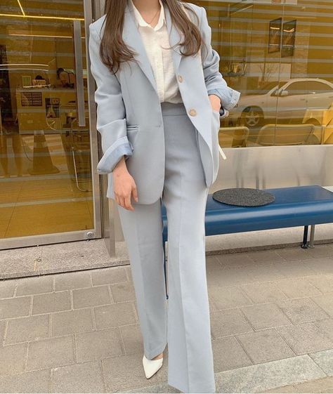 Formal Outfit For Teens, Baju Outfit, Outfit Kantor, Moody Outfit, Stylish Office Wear, Business Dress Women, Professional Outfits Women, Look Office, Busy Woman