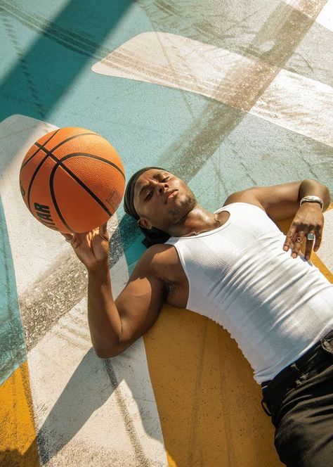 Lifestyle photoshoot at a basketball court, wide angle photos Basketball Photoshoot Ideas, Basketball Court Photoshoot, Basketball Photoshoot, Basketball Shoot, Court Photoshoot, Basketball Pictures Poses, Urban Photography Portrait, Photoshoot Lifestyle, Lifestyle Photoshoot