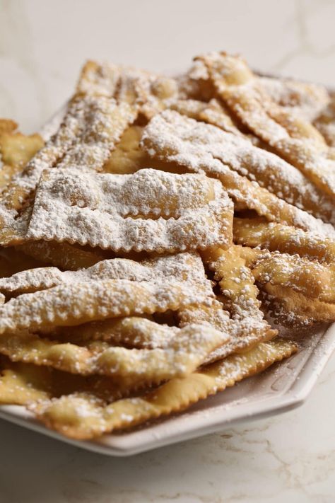 Italian Pastries, Fried Ravioli Recipe, Fried Pastries, Italian Fries, Italian Donuts, Cooking For Dummies, Recipe Italian, Homemade Ravioli, Sunday Dinners