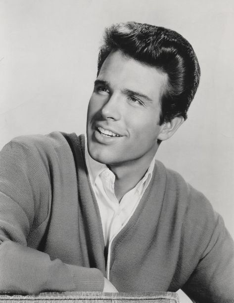 Valiant Thor, Vintage Hollywood Men, Cleft Chin, Hollywood Vintage, Warren Beatty, Vintage Boy, Classic Aesthetic, Hollywood Men, Contemporary Portrait