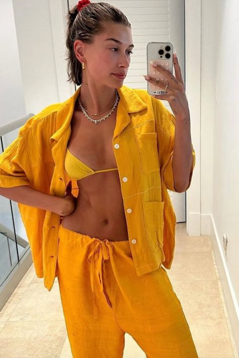 Menorca, Hailey Bieber Vacation Style, Hailey Bieber 2024, Halie Bieber, Hailey Biber, Hailey Bieber Outfits, Hailey Beiber, Miami Girls, Hailey Rhode