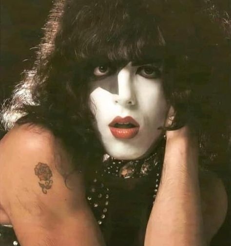 Kiss Without Makeup, Eric Singer, 80s Makeup, Vinnie Vincent, 80s Men, Eric Carr, Peter Criss, Kiss Army, Kiss Members