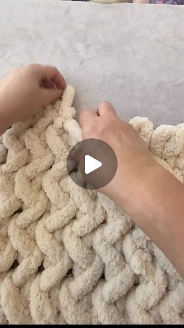 Chunky Yarn, Blankets, DIY Kits on Instagram: "This video got a lot of views when we posted it originally: Twisted stitch Hand knitted with BeCozi Chunky chenille yarn. BeCozi.net 🧶😍🧶😍- - - - - - - #becozi #becoziyarn #becozichunkychenille #chunkyyarn #chunkychenilleyarn #handknit #handknitting #chunkyknitting #chunkyknitblanket #diy #diyknitting #instaknitting #instaknitters" Chunky Yarn Pillow Pattern, Chuncky Crochet Blanket, Couture, Crocheting Chunky Blankets, Hand Chunky Knit Blanket, Easy Chunky Yarn Projects, Crochet Big Yarn Chunky Blanket, Diy Woven Blanket, Finger Knit Blankets