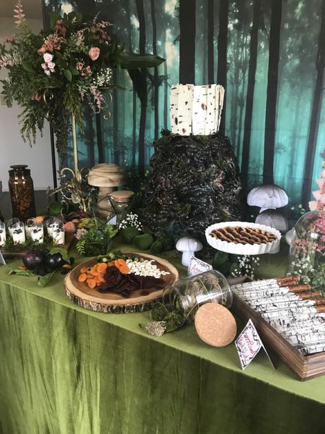 Indoor Enchanted Forest Party, Whimsical Forest Party Decor, Enchanted Forest Picture Backdrop, Magic Forest Decoration, Dark Forest Birthday Party, Enchanted Winter Forest Birthday Party, Dark Fairy Party Ideas, Dark Enchanted Forest Party, Fantasy Forest Party Decorations