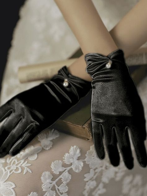 Wedding Dress Gloves, Fancy Gloves, Black Velvet Shorts, Satin Gloves, Dress With Gloves, Elegant Gloves, Satin Noir, Evening Gloves, Fashion Gloves