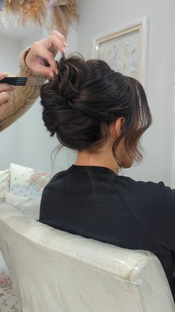 Paige Lauren Whitton | YORKSHIRE BRIDAL HAIR & EDUCATOR on Instagram: "Watch me style 🤍 This week I showcased this type of look to my academy members in a live session. It is a super easy technique & a very popular one for this year's weddings & events! Makesure you hit save for later 🫶 #hairtutorials #hairvideo #hairupdo #hairupstyles #weddinghairstylist #weddinghair #hairstyletutorial #haireducation hair tutorial, high updo, high bun" Volume Updo Hairstyles, Updo High Bun, High Neck Dress Hair, High Updo Wedding, Updo High, High Bun Wedding Hairstyles, Bridesmaid Hair Inspo, Bun With Curls, High Updo