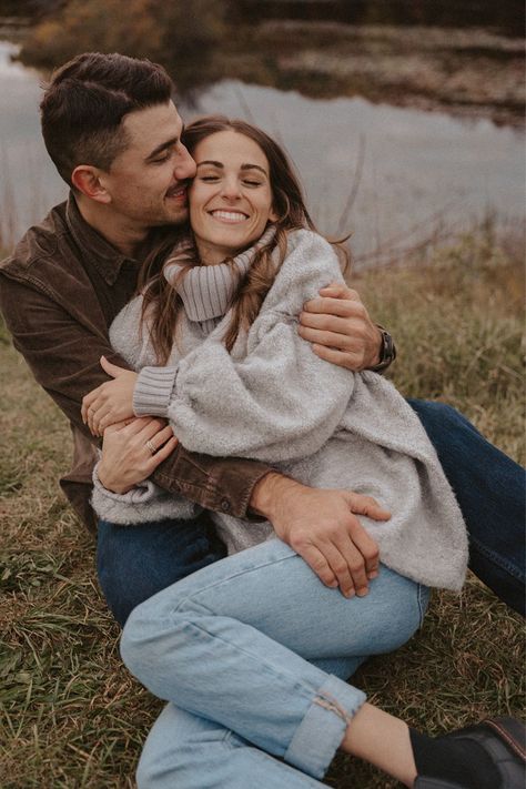 Cute Fall Couples Pictures, Fall Engagement Pictures Pumpkin Patch, Fall Engagement Pics Outfits, Fall Engagement Photos Poses, Cute Fall Engagement Pictures, November Couples Photoshoot, Fall Engagement Photo Nails, Fall Couple Shoot Outfits, Fall Engagement Shoot Ideas