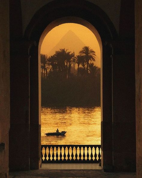 Randoms in cairo | Instagram Ancient Egypt, Egypt Aesthetic, Egiptul Antic, Images Esthétiques, Arabian Nights, Night Aesthetic, Pretty Places, Dream Destinations, Travel Aesthetic