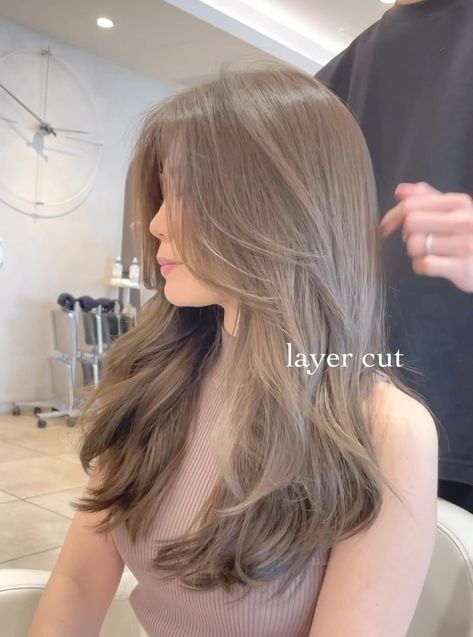 35 Cute Summer Hairstyles to Inspire You Haircuts For Medium Length Hair, Hair Inspiration Long, Layered Haircuts For Medium Hair, Fesyen Rambut, Hairstyles For Layered Hair, Short Human Hair Wigs, Haircuts For Medium Hair, Haircuts Straight Hair, Girl Haircuts