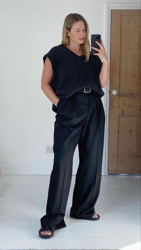 Curvy Minimalist Fashion, Plus Size Minimalist Outfits, Moda Curvy, Plus Size Looks, Look Plus Size, Fashion Mistakes, Looks Plus Size, Total Black, Minimal Outfit