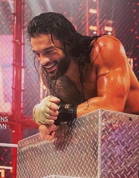 2014 Pfp, Wwe Men, Roman Reigns Wwe Champion, Roman Reigns Shirtless, Roman Regins, Roman Reings, Emo Stuff, Scruffy Men, Wwe Roman Reigns