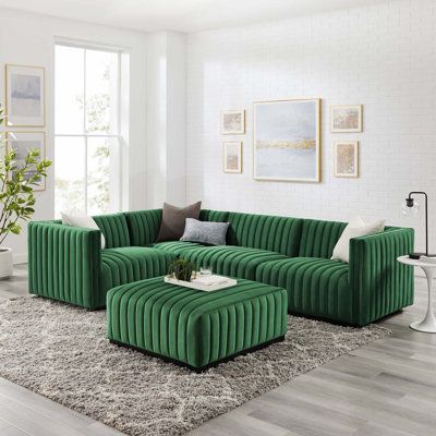 Green Sectional, Green Couch Living Room, Diy Rocking Chair, Velvet Sofa Living Room, Emerald Velvet, Classy Living Room, Sectional Sofas Living Room, Green Couch, Gold Living Room