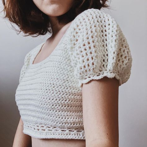 mong on Instagram: “👀👀 sleeves are so hard to crochet esp with an open neckline D: i did a more holey sleeve that wld be lighter so it wont slip off the…” Crochet Flutter Sleeve, Crochet Top Short Sleeve, Crochet Top Sleeves, Crochet Short Sleeve Top, Cap Design Ideas, Crochet Caplet, Tøp Aesthetic, Crochet Crop Top Pattern, Crochet Short