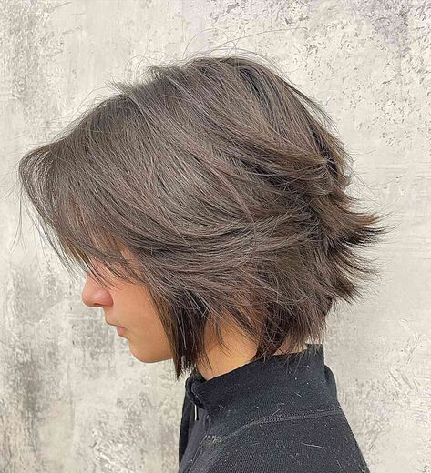 Short Shaggy Haircuts, Layered Haircuts With Bangs, Short Shag Haircuts, Short Grunge Hair, Shaggy Short Hair, Hair Inspiration Short, Short Hair Syles, Short Layered Haircuts, Shag Haircut