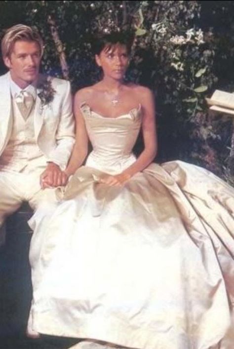 Audrey Hepburn Princess, Iconic Brides, Celebrity Wedding Dress, Kim Kardashian Wedding Dress, Tacky Wedding, Celebrities Wedding, Movie Wedding Dresses, Iconic Wedding Dresses, Celebrity Wedding Gowns