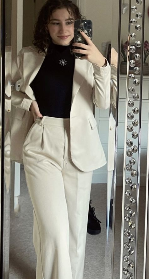 Formal Suits For Women, Stylish Office Wear, Grad Outfits, Blazer Outfits For Women, Dresses Designs, Business Outfits Women, Stylish Office, Quick Outfits, Style Mistakes