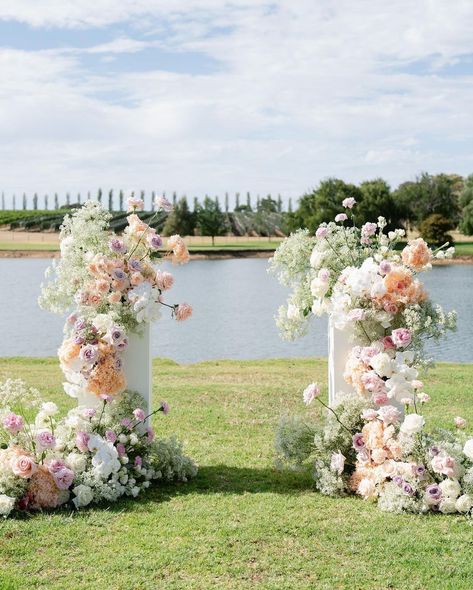 Wedding Ceremony Columns, Wedding Alter Flowers, Floral Pillars, Acrylic Pedestal, Alter Flowers, Pedestal Display, Floral Arch Wedding, Wedding Alters, Altar Flowers