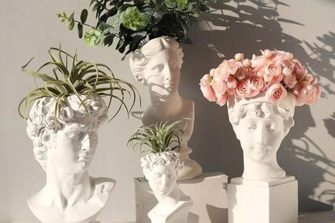 Greek Goddess Statue, Indoor Flower Pots, Retro Living Rooms, Flower Pot Holder, Vase Crafts, Head Planters, Goddess Statue, Indoor Flowers, Head Vase