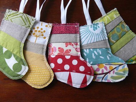 Christmas Stocking Ornament, Christmas Sewing Projects, Quilted Christmas Ornaments, Quilted Ornaments, Stocking Ornament, Ornament Tutorial, Fabric Christmas Ornaments, Fabric Ornaments, Christmas Sewing