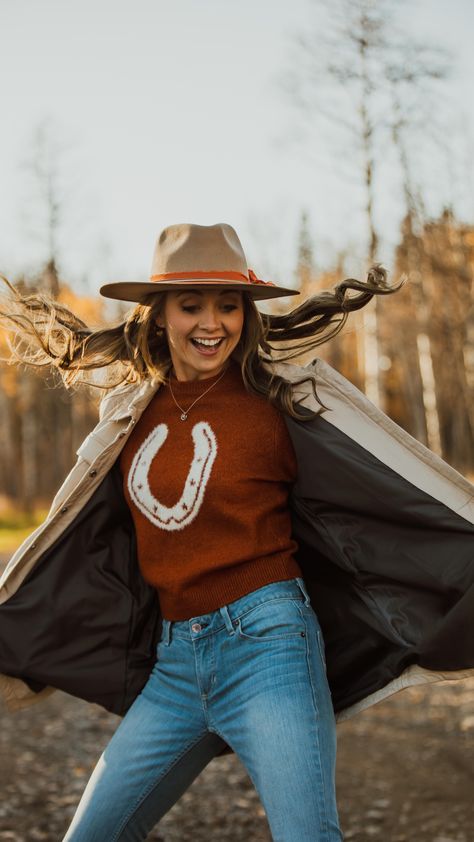 Amber Marshall Outfits, Heartland Season 17, Heartland Characters, Heartland Actors, Heart Land, Amy Fleming, Heartland Amy, Amy And Ty Heartland, Ty Heartland