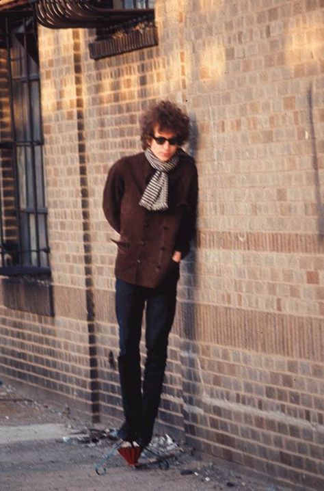 Bob Dylan. Ray ban sunglasses. Jimi Hendrix, Cat Eyes, Blonde On Blonde, Jerry Schatzberg, Bobs Pic, Folk Rock, Joan Baez, Oakley Men, Bob Dylan