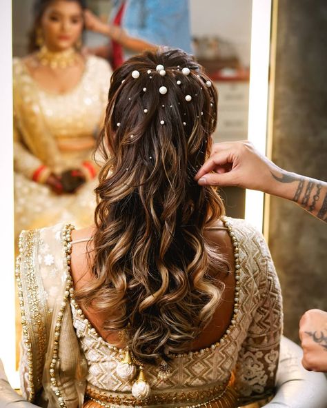 #Ritikahairstylist​ #Orangethesalon​ #MishaVigMakeupStudio​ #ShahidNaarProfessionalMakeupArtist​ #SimmyMakeupstudio​ #SchönSalon​ #hairstyle #bun #wedding Sangeet Look Hairstyle, Hairstyle On Gowns, Indian Sangeet Hairstyles, Sangeet Bride Hairstyle, Desi Bride Hairstyles, Hairstyle With Lengha, Pearl Hairstyles Wedding, Hairstyles For Lengha, Sangeet Hairstyles For Bride
