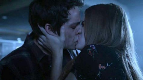 #TeenWolf 6x10 "Riders on the Storm" - Lydia and Stiles Stiles And Lydia Kiss, Stydia Kiss, Styles And Lydia, Stydia Teen Wolf, Teen Wolf Season 6, Teen Wolf Stydia, Stiles And Lydia, Teen Wolf Seasons, Teen Wolf Quotes