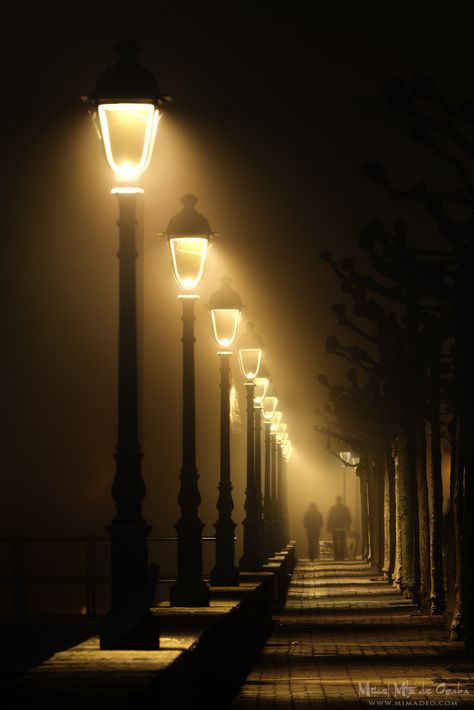 All sizes | ¿Londres? No, Plentzia | Flickr - Photo Sharing! Street Lamp At Night, Glowing Sketches, Hd Dark Wallpapers, Iphone Wallpaper Lights, Night Street, Iphone Wallpaper Landscape, Dark Street, Iphone Wallpaper Hd Nature, Black Phone Wallpaper