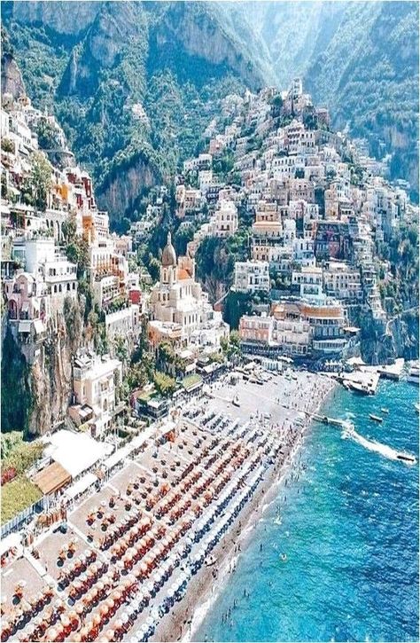 Positano, Holiday Places, Aloita Resort, Filmy Vintage, Places In Italy, Italy Vacation, Vacation Places, Beautiful Places To Travel, Beautiful Places To Visit