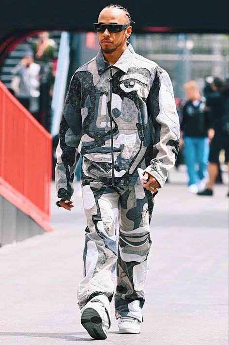 Upcycling, 2024 Streetwear Trends, Lewis Hamilton Fits, Future Streetwear, Streetwear Futuristic, High End Streetwear, Reworked Jacket, Black Men Fashion Urban, Streetwear For Men