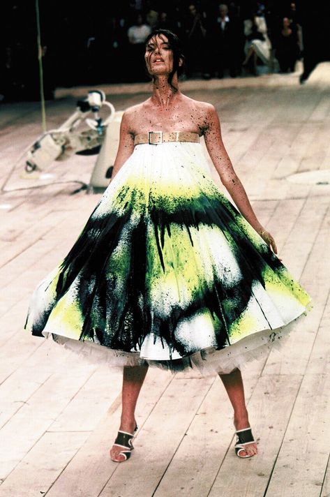 Alexander McQueen Brings Out the Spray Paint Again - The New York Times Fashion Trend Book, Shalom Harlow, Muslin Dress, Fashion Trend Forecast, Mcqueen Fashion, Fashion Project, Fashion Painting, Print Trends, Future Fashion