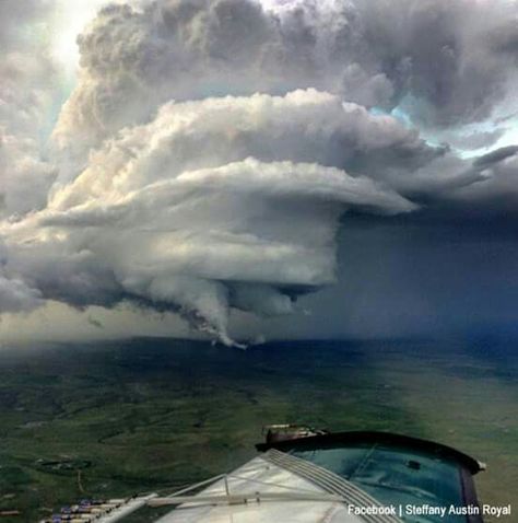 Funnel, wall, shelf, scud clouds...pretty awesome!! Storm Clouds, Thunder Storm, Weather Cloud, Storm Chasing, Matka Natura, Wild Weather, Atlas Obscura, Weather Photos, Natural Phenomena