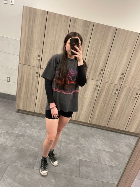 Emo Workout Clothes, Punk Athletic Style, Punk Workout Clothes, Goth Workout Aesthetic, Emo Athleisure, Goth Sport Outfit, Punk Gym Outfit, Goth Gym Clothes, Gym Goth Outfits