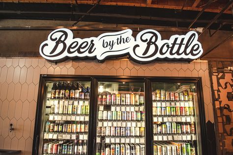 Bottle Shop Design, Tekel Bayi, Beer Shop Design, Beer Bar Design, Mini Mercado, Beer Display, Craft Beer Shop, Wine Bar Restaurant, Tap House