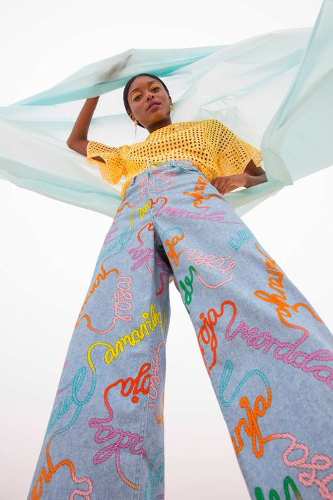 Vogue Editorial, Colorful Pants, Things To Do Today, Mode Editorials, Leg Pain, Fashion Photography Poses, Fashion Photography Inspiration, Stil Inspiration, Modieuze Outfits