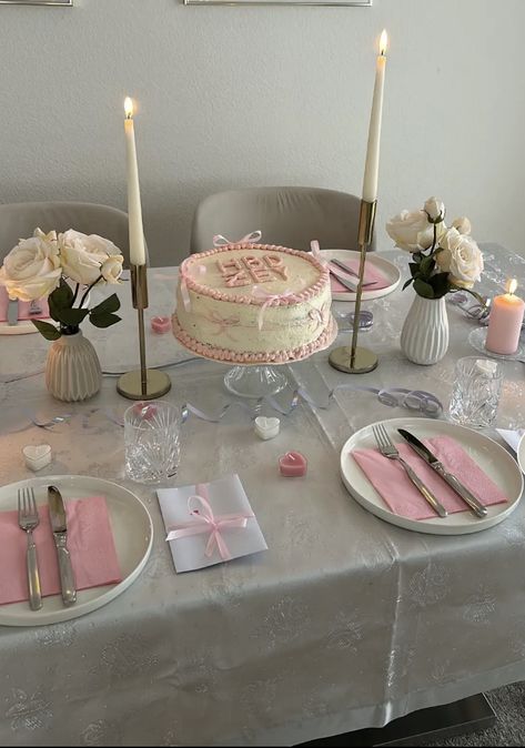 Bday Set Up Ideas, 21st Birthday Table Setting Ideas, Pink 21st Birthday Ideas Decor, 21st Pink Birthday Ideas, Birthday Set Up, Aesthetic Dinner Ideas, Birthday Asthetic, Pink And White Party, Fancy Party Ideas