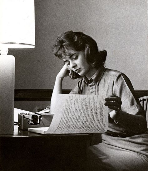 1956 Student Studying by vassarcollegearchives, via Flickr Vassar College, Studying Girl, Written Notes, Study Photography, Have Inspiration, Lukisan Cat Air, Woman Reading, Foto Vintage, Student Studying